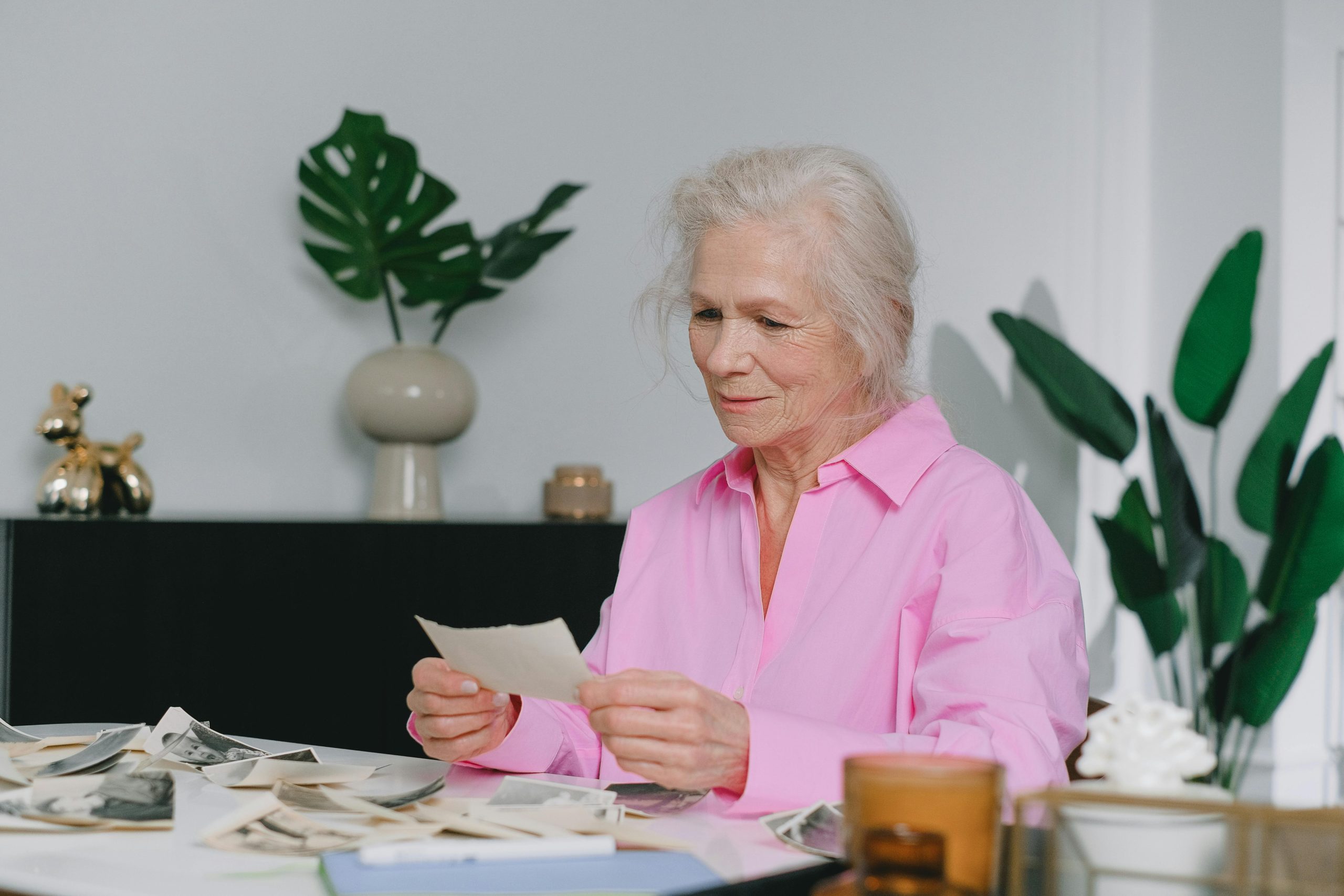 Understanding Alzheimer’s: Early Signs and Care Tips